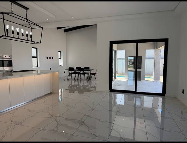 3 BEDROOM HOUSE FOR SALE IN SANDOWN